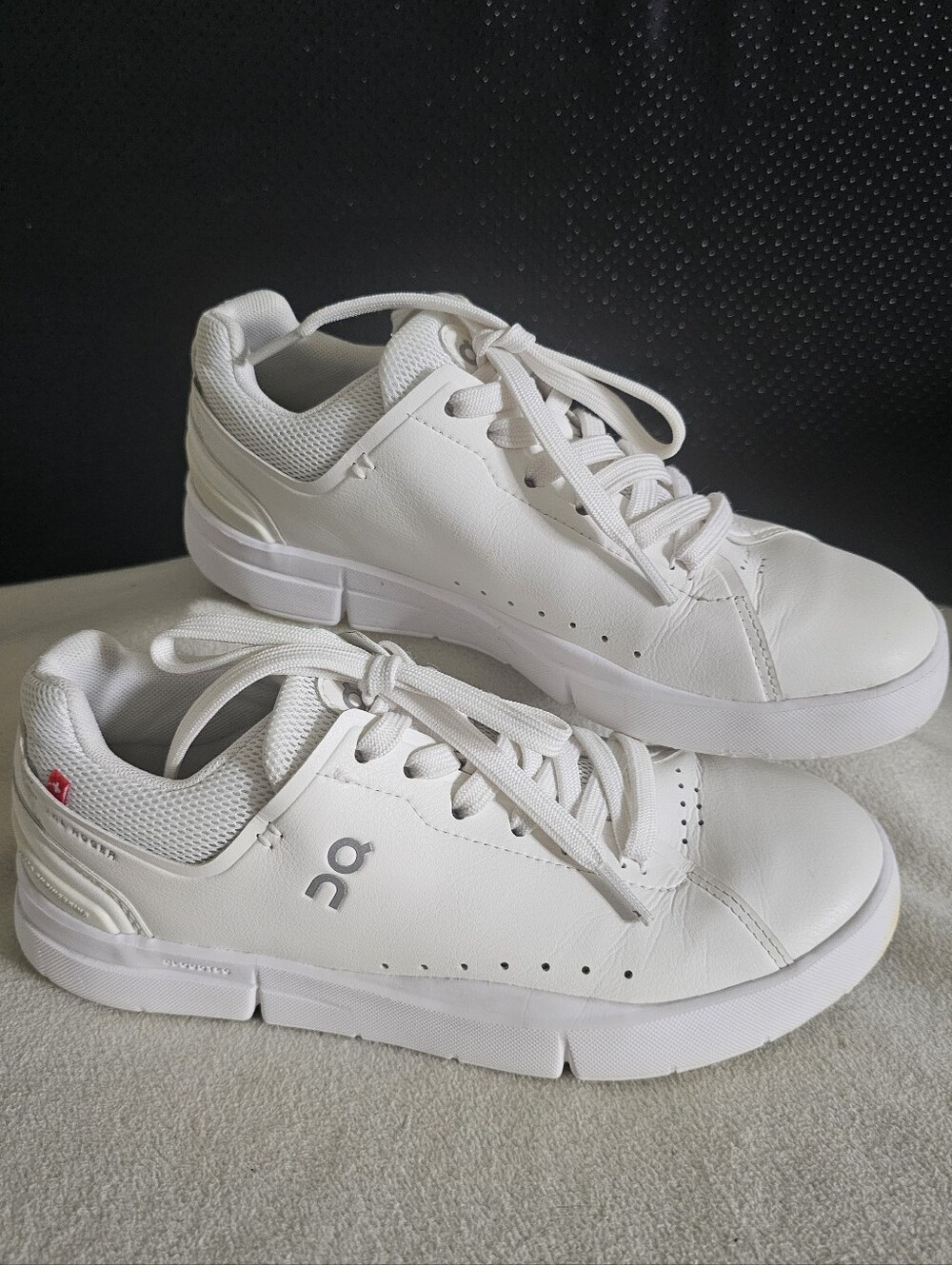 On Cloud The Roger Advantage Women's White Leather Athletic Sneakers Sz 7 W.